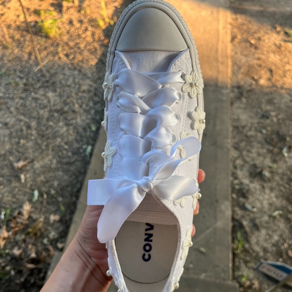 Wedding Shoes - BRAND NEW Decorated Chuck Taylor Converses - Picture 4 of 7